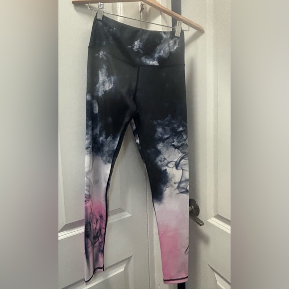 Women’s Smoke Pattern Leggings
Final sale! - Picture 11 of 11